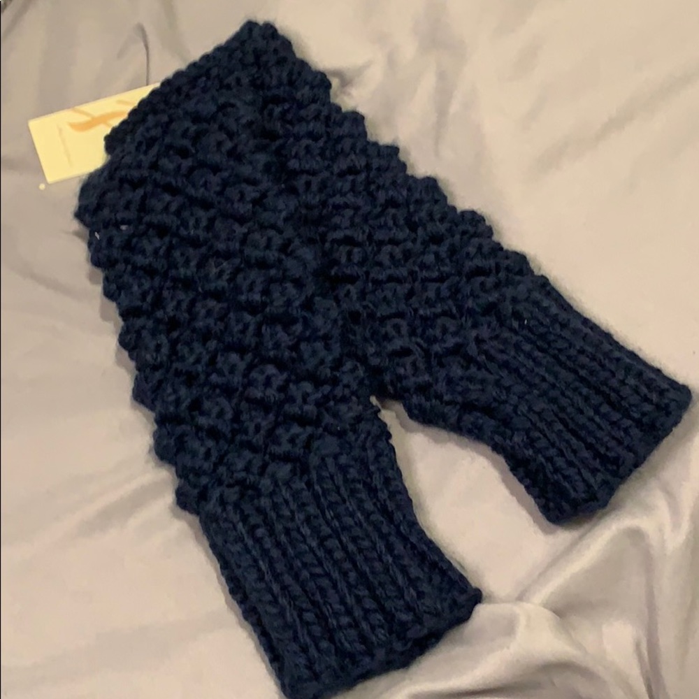 NWT KNIT NAVY FINGERLESS GLOVES